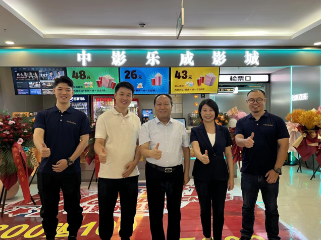 新賽道新體驗  共創(chuàng  )流量“聚”場(chǎng)；送溫暖鼓干勁  共“影”美好未來(lái)