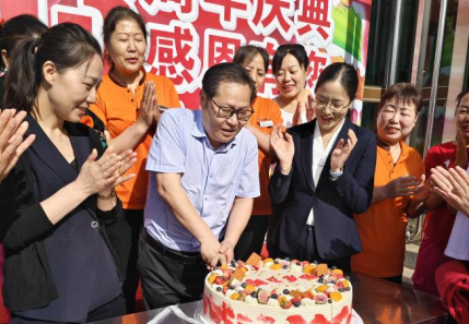 一路耕耘  十三載繪就發(fā)展圖；石董慰問(wèn)  啟新程共譜新華章