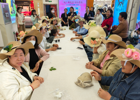 “帽”美如花   感恩母親指尖傳； 繽紛彩繪   致謝母愛(ài)金威贊