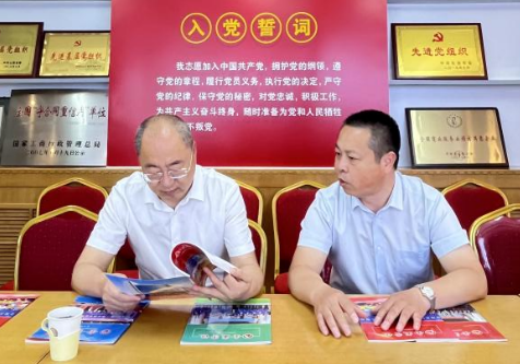 長(cháng)治市商務(wù)局黨委書(shū)記申曉峰 到金威商城調研指導